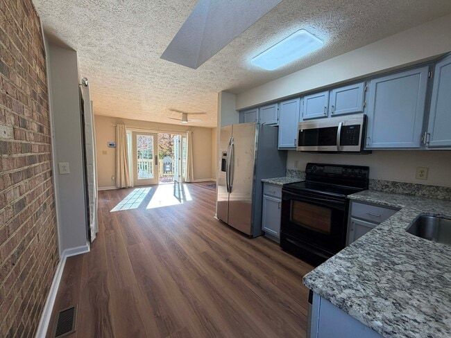 2721 Linden Ln, Unit Apartment