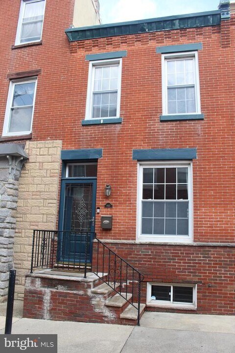 843 N Taylor St in Philadelphia, PA - Building Photo
