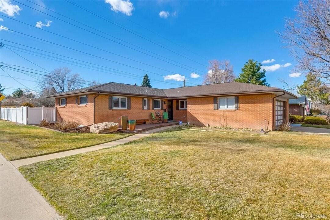 1689 S Kearney St in Denver, CO - Building Photo