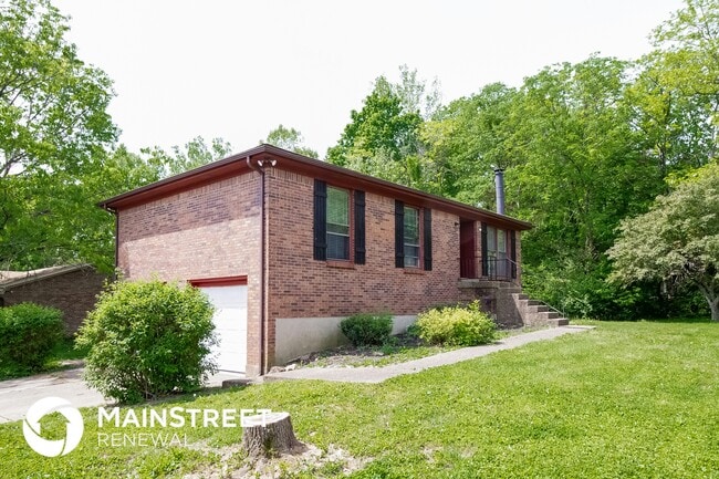 5600 Wooded Lake Dr in Jeffersontown, KY - Building Photo - Building Photo