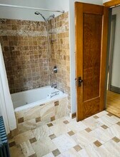 2042 W Hutchinson St, Unit 2 in Chicago, IL - Building Photo - Building Photo