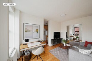 242 E 10th St in New York, NY - Building Photo