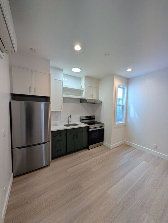 317 Grand Ave in South San Francisco, CA - Building Photo