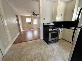 7110 McHenry St in Houston, TX - Building Photo