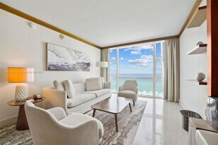 6801 Collins Ave in Miami Beach, FL - Building Photo
