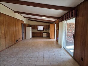 1193 Angelia Dr SW in Mableton, GA - Foto de edificio - Building Photo