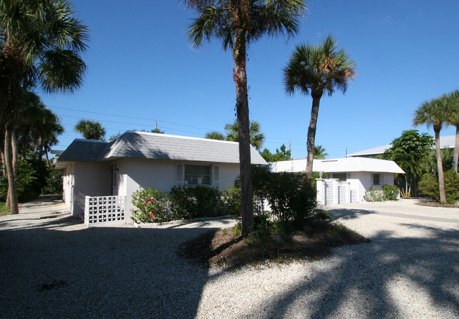 208-210 Magnolia Ave in Anna Maria, FL - Building Photo - Building Photo