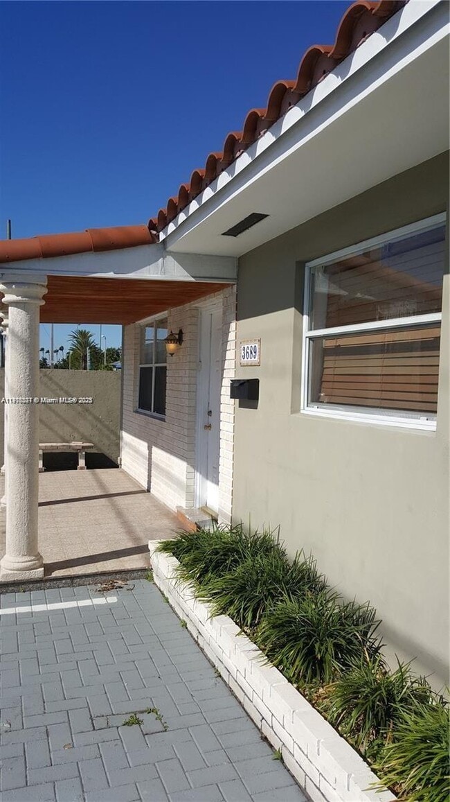 3689 NW 14th St in Miami, FL - Building Photo - Building Photo