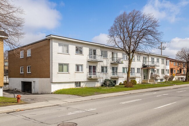 2255 De La Côte-Vertu Boul in Montréal, QC - Building Photo - Building Photo