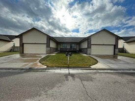 12813-12815 E Timber Lake Ct in Wichita, KS - Building Photo