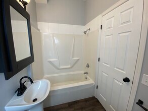 44 N Main St, Unit APT A in Deerfield, WI - Building Photo - Building Photo