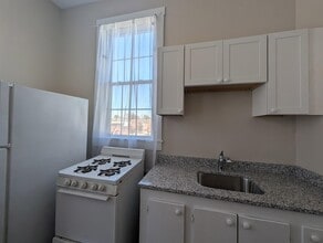 145 Main St, Unit 5 in Newmarket, NH - Foto de edificio - Building Photo