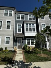 1636 Bay Cedar Dr in Dumfries, VA - Foto de edificio - Building Photo