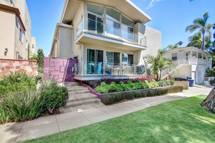 1047 11th St in Santa Monica.  Modern buil... Apartments