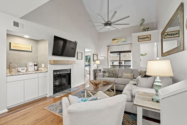 1356 Glenns Bay Rd in Surfside Beach, SC - Building Photo - Building Photo