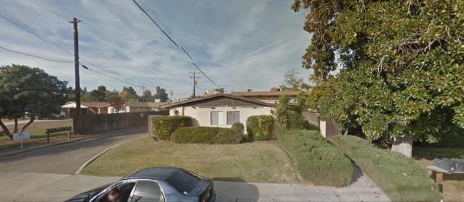 4350-4414 W Myrtle Ave in Visalia, CA - Foto de edificio - Building Photo