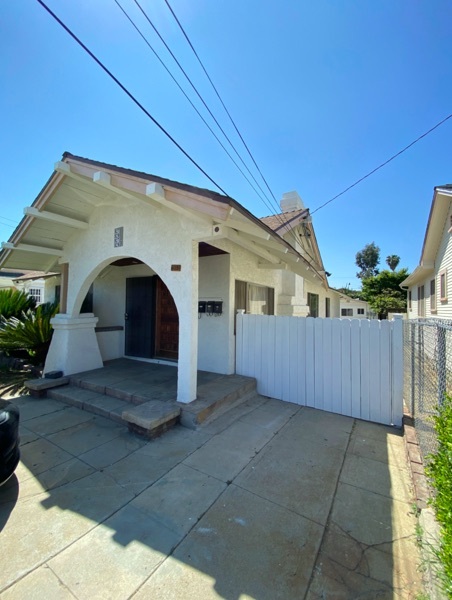 927 Camulos St in Los Angeles, CA - Building Photo