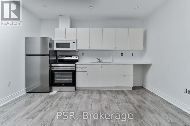 1364 St Clair Ave W in Toronto, ON - Building Photo - Building Photo