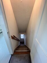 127 Bentley Ave, Unit Studio in Trenton, NJ - Foto de edificio - Building Photo