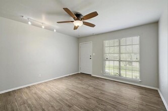 1402 Camelot Cir in Austin, TX - Building Photo - Building Photo