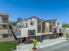 910 Woodside Rd in Redwood City, CA - Building Photo - Building Photo