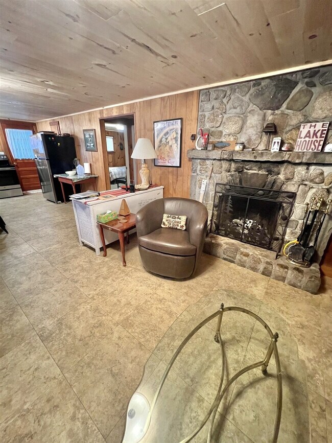 110 Salmon Point Rd in Sebago, ME - Building Photo - Building Photo