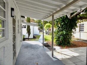 3429 NW 5th St in Miami, FL - Foto de edificio - Building Photo