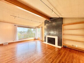 2304 100th Ave NE in Bellevue, WA - Building Photo - Building Photo