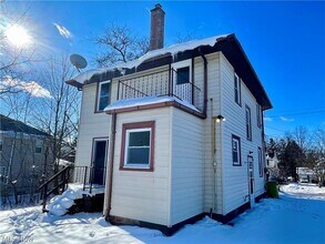 250 Center Rd in Bedford, OH - Building Photo - Building Photo