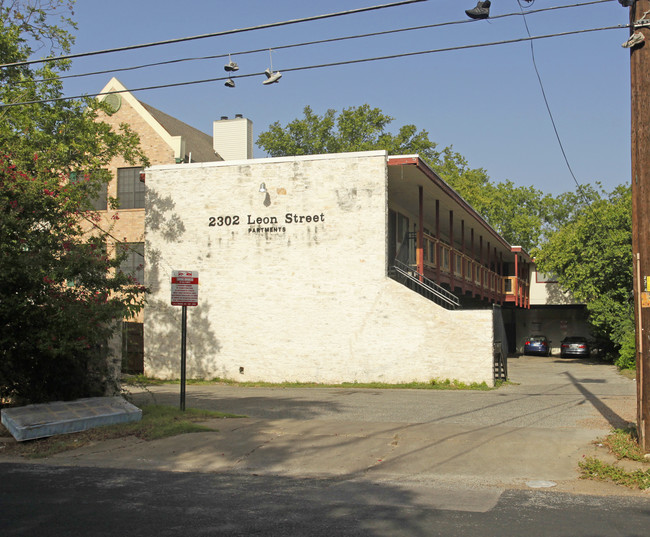 2302 Leon Street Apartments in Austin, TX - Foto de edificio - Building Photo