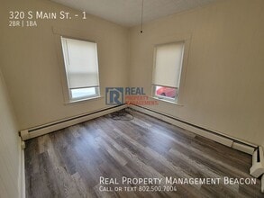 320 S Main St in Hartford, VT - Building Photo - Building Photo
