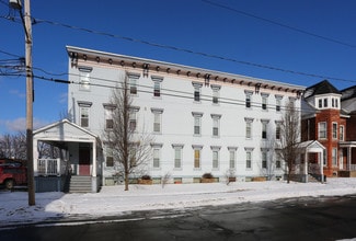 Willow Commons in Utica, NY - Foto de edificio - Building Photo