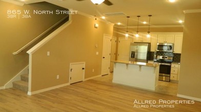 865 W North St in Fayetteville, AR - Building Photo - Building Photo