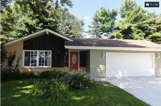 2332 Harvard Dr in Janesville, WI - Building Photo - Building Photo
