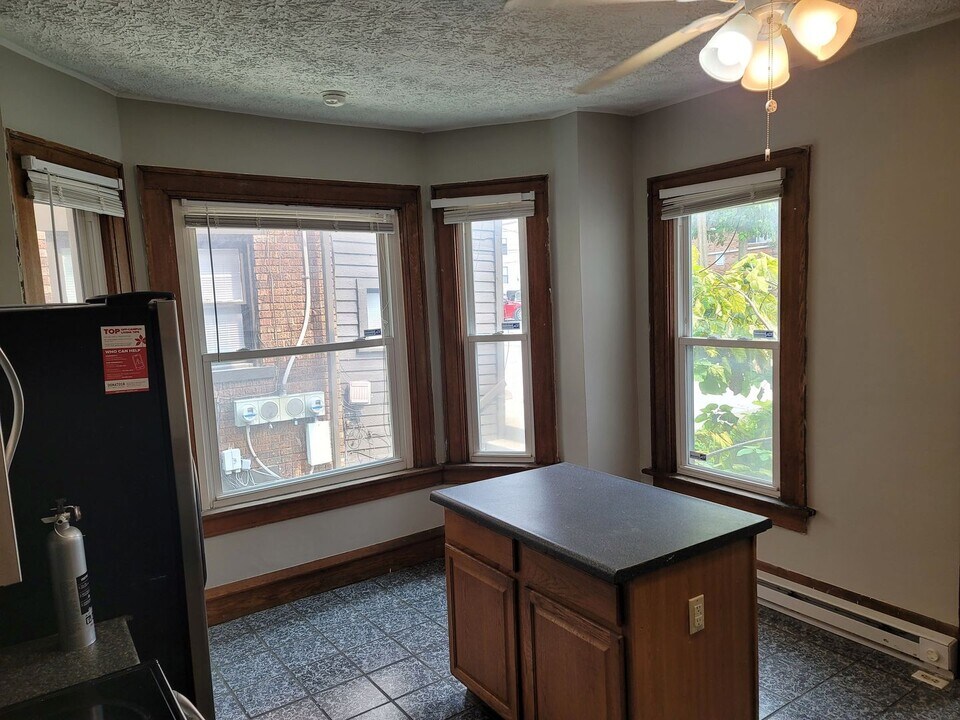 319 E 18th Ave in Columbus, OH - Building Photo