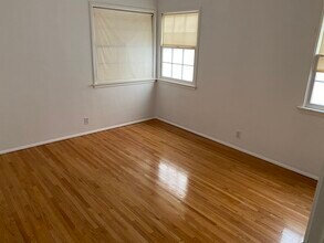 5243 Wilkinson Ave in Valley Village, CA - Foto de edificio - Building Photo