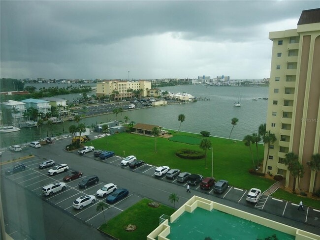 4550 Cove Cir in St. Petersburg, FL - Building Photo - Building Photo