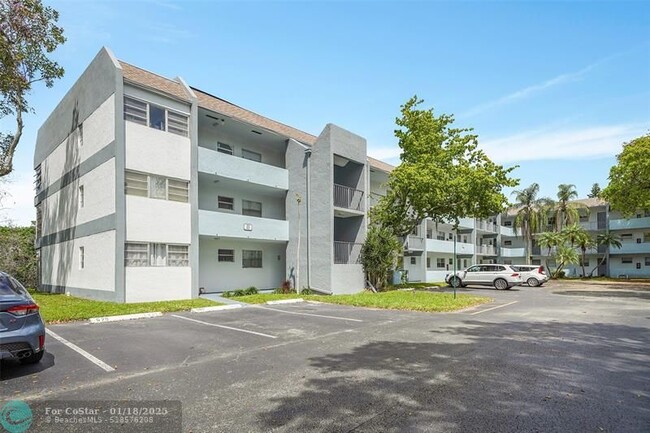 8341 Sands Point Blvd in Tamarac, FL - Building Photo - Building Photo