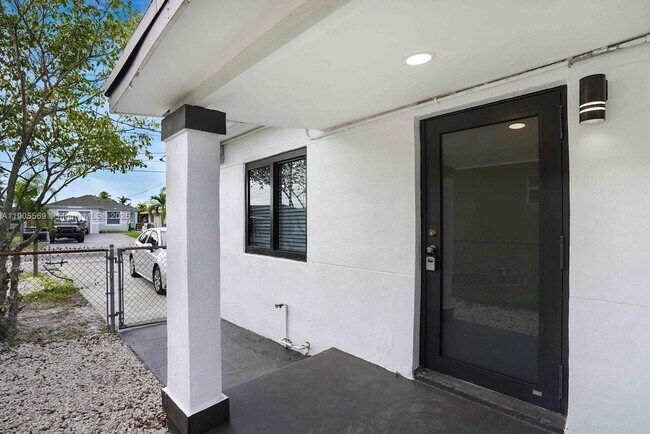 502 NW 7th Terrace in Fort Lauderdale, FL - Building Photo - Building Photo