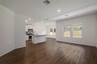 10724 Steinbeck Dr in Austin, TX - Building Photo - Building Photo