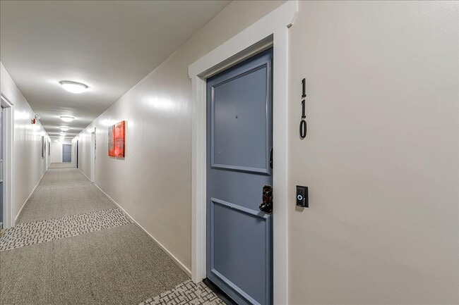 1203 N Sweetzer Ave in West Hollywood, CA - Foto de edificio - Building Photo