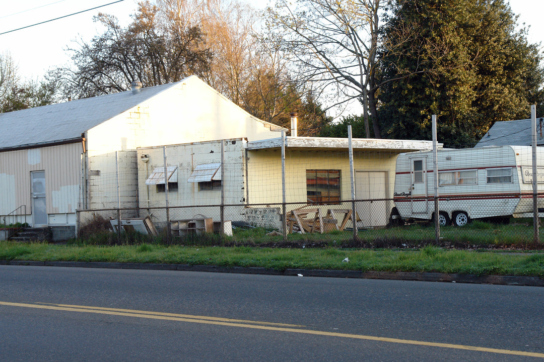 7511 N Clarendon Ave in Portland, OR - Building Photo