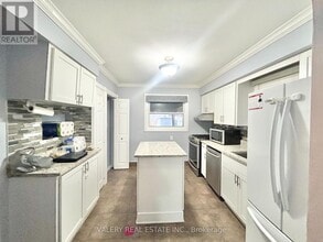 3843 Hillcrest Blvd in Windsor, ON - Building Photo - Building Photo