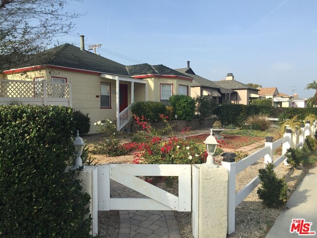 1975 S Crescent Heights Blvd in Los Angeles, CA - Building Photo - Building Photo