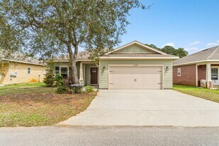 2140 Nina St in Navarre, FL - Building Photo