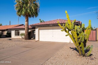 7043 N Vía De La Siesta in Scottsdale, AZ - Building Photo - Building Photo