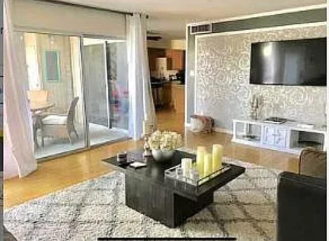property at 1225 E Medlock Dr