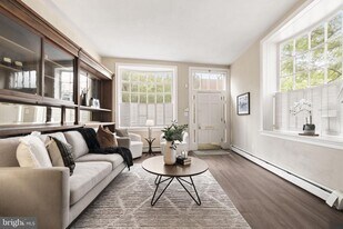 858 S Front St in Philadelphia, PA - Building Photo