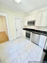 24 Chauncy St, Unit 8 in Cambridge, MA - Foto de edificio - Building Photo