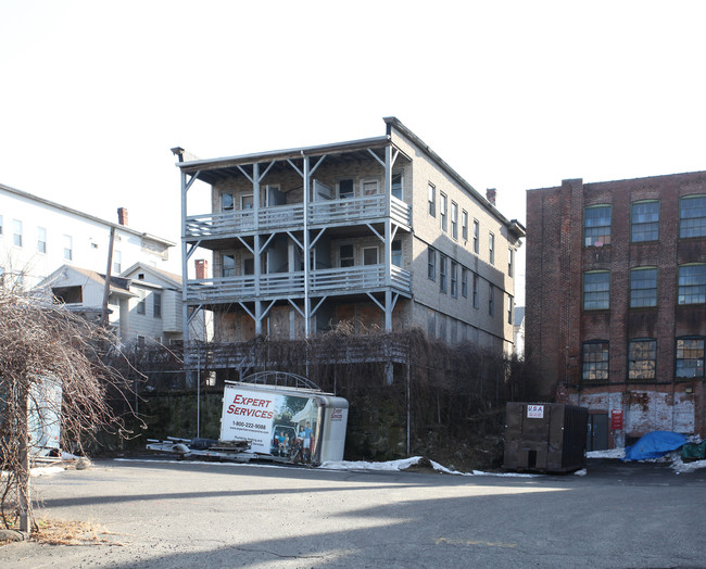 17 Maple St in Waterbury, CT - Building Photo - Building Photo